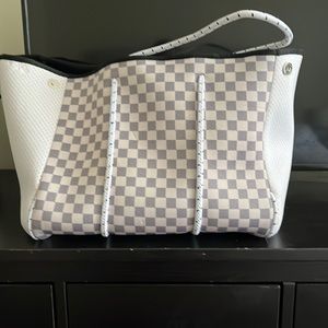 Neoprene checkered tote